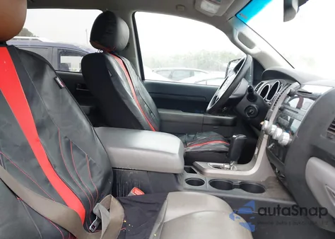 2011 Toyota Tundra Grade 5.7L V8 z USA, uszkodzony, nr VIN 5TFEY5F1XBX103044